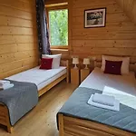 Dom Z Bali Swierkowka 木屋
