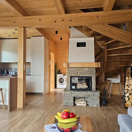 Dom Z Bali Swierkowka 木屋